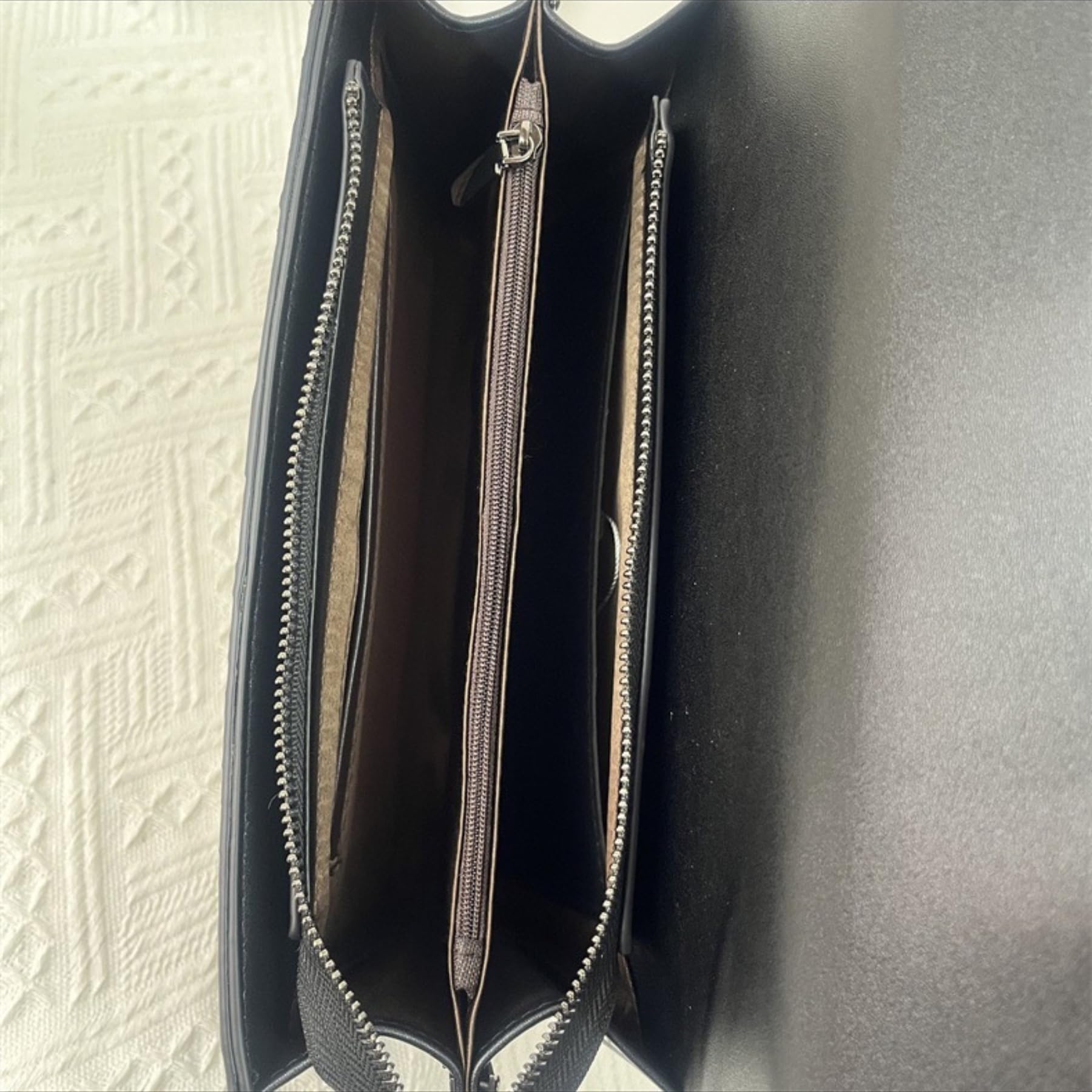 vegan-leather-crocodile-clutch image 3